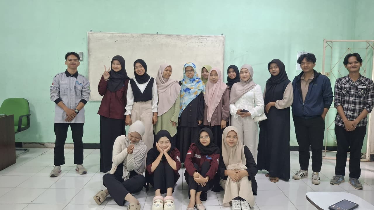Program Studi Tadris Matematika Bersama Komunitas SIGMA Gelar Rutinan Desain Grafis untuk Tingkatkan Suasana Akademik
