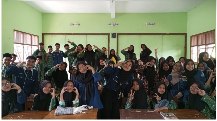 HMPS Tadris Matematika dan Komunitas Sigma Tingkatkan Literasi Numerasi di MA Ma’arif NU 1 Cilongok
