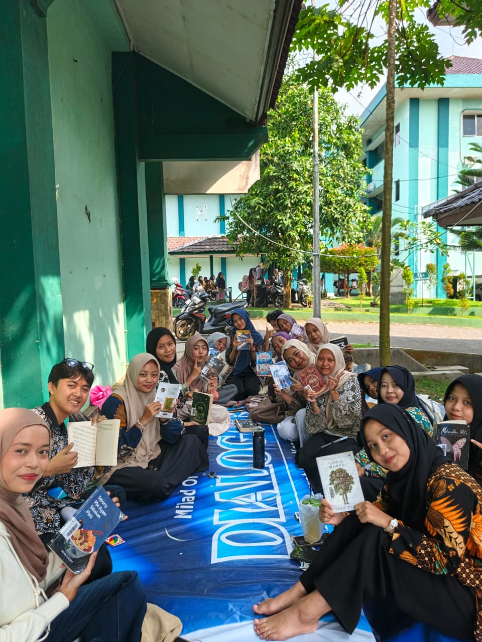 [Komunitas Aksi Generasi Matematika] Menolak Pasif, Mahasiswa SIGMA Rawat Akal Sehat Lewat Literasi!